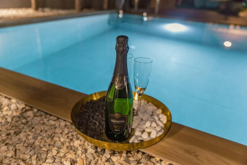 G&M Luxury Residence With Pool 干尼亞 外观 照片